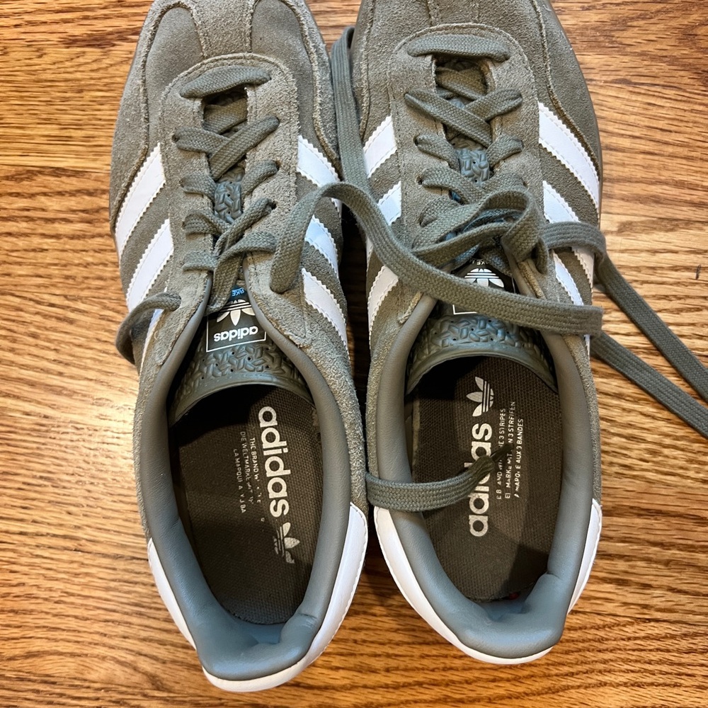 Adidas Samba sneakers olive green suede size 9.5